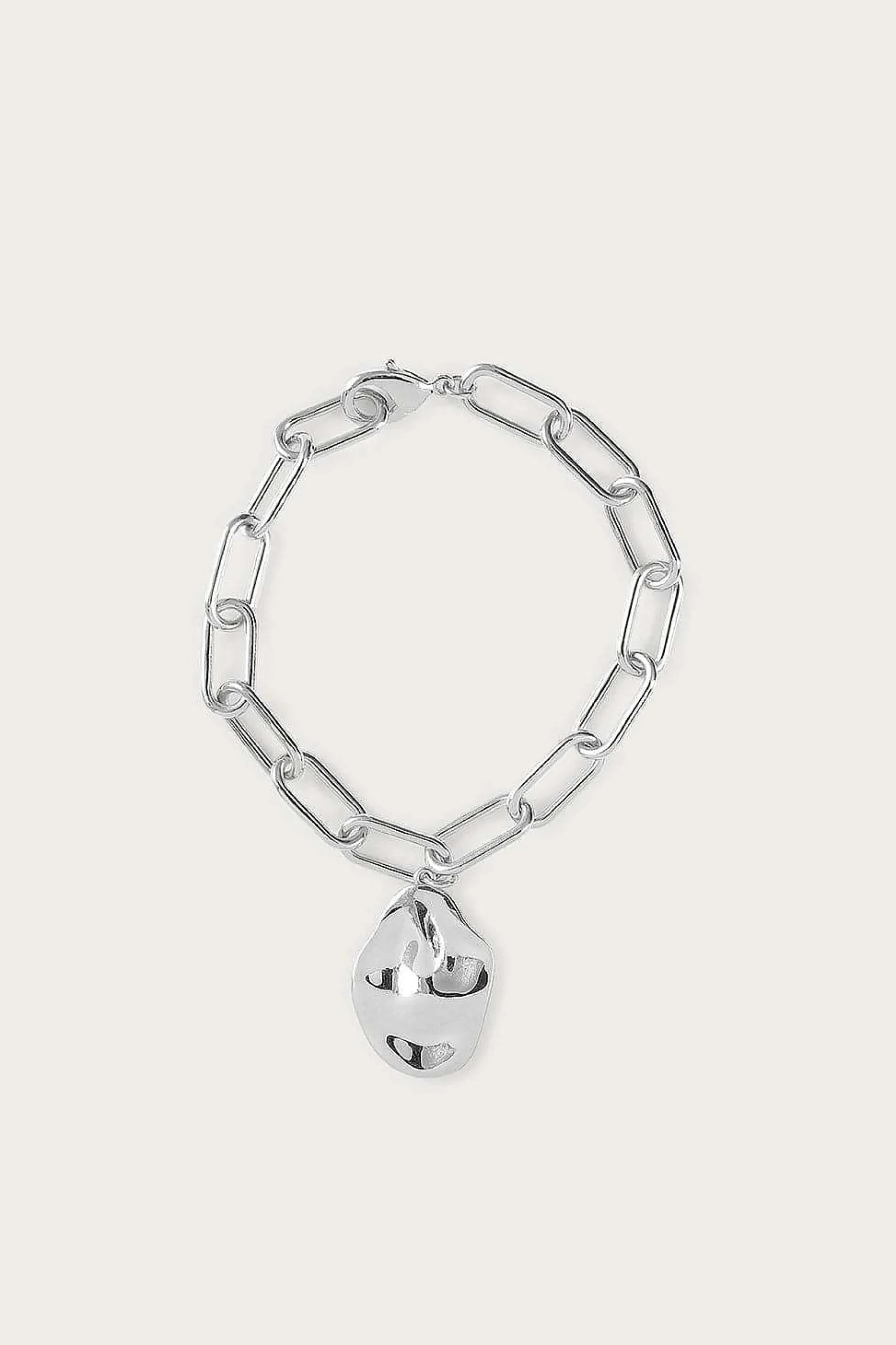 dana_hammered_effect_oval_1.webp Cheap Lavish Alice Dana Hammered Effect Oval Charm Link Silver Bracelet